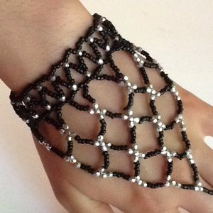 Full hand bracelet
